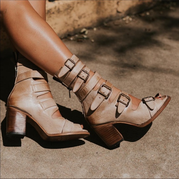 nike vapormax acronym black volt